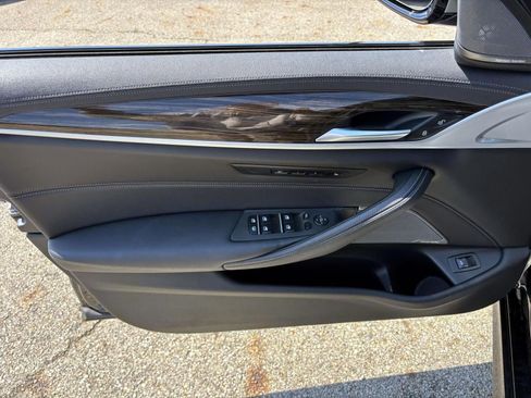 Used 2021 BMW M550i xDrive w/ Dynamic Handling Package image 11