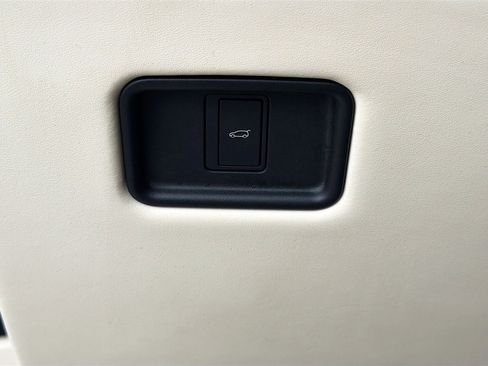 Used 2024 Land Rover Range Rover SE image 32