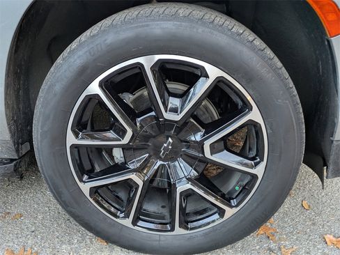 Used 2023 Chevrolet Suburban RST w/ Luxury Package image 10