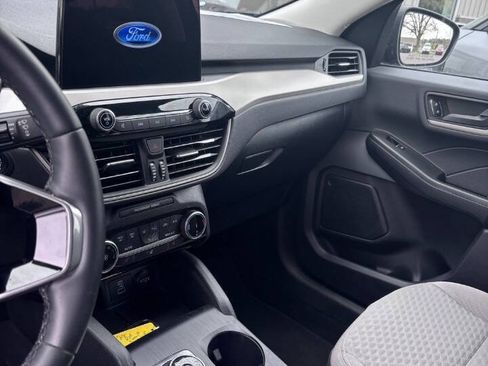 Used 2022 Ford Escape SE w/ Cold Weather Package AWD/4WD image 3