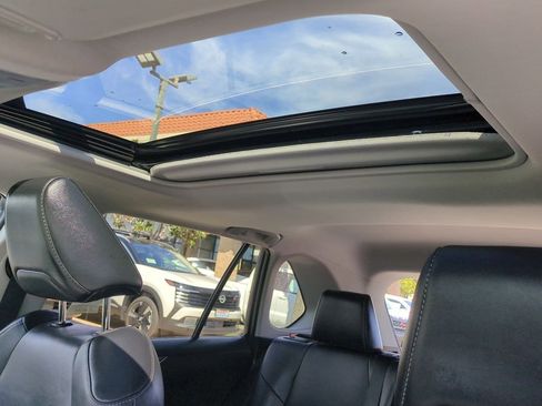 Used 2022 Toyota RAV4 XLE Premium image 19