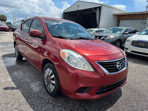 Used 2014 Nissan Versa SV FWD image 3
