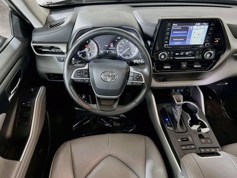 Used 2022 Toyota Highlander XLE AWD/4WD image 20