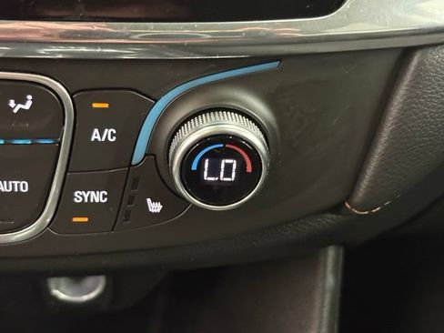 Used 2018 Chevrolet Traverse LT FWD image 30