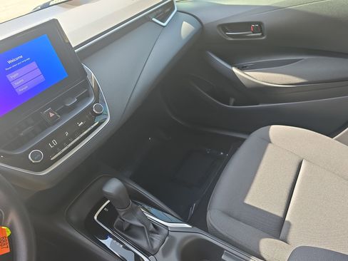 Used 2025 Toyota Corolla LE image 22
