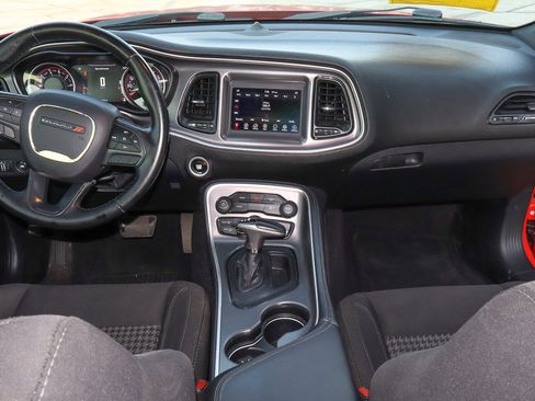 Used 2019 Dodge Challenger SXT image 10