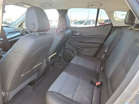 Used 2025 Chevrolet Trax LT w/ LT Convenience Package image 9