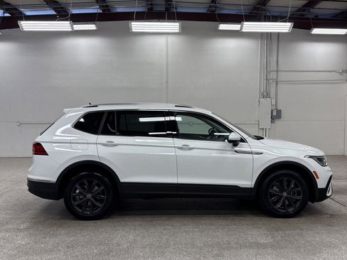 Used 2024 Volkswagen Tiguan SE image 22