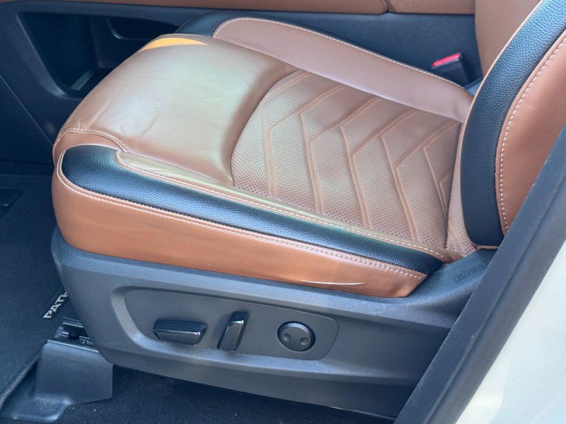 Used 2024 Nissan Pathfinder Platinum w/ Black Appearance Package FWD image 17