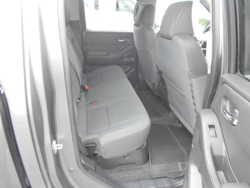 Used 2024 Nissan Frontier SV w/ Technology Package RWD image 10