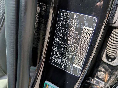 Used 2025 Hyundai Elantra SEL FWD image 32