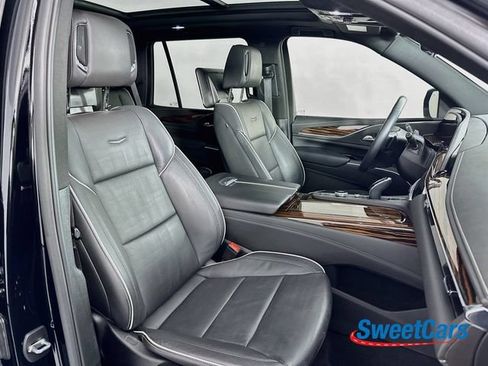 Used 2024 Cadillac Escalade Premium Luxury AWD/4WD image 12