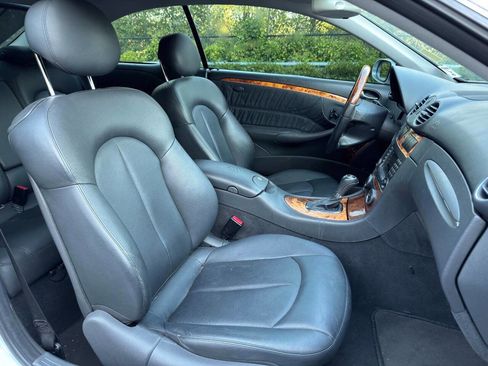 Used 2005 Mercedes-Benz CLK 500 Coupe w/ Sunroof Pkg image 13