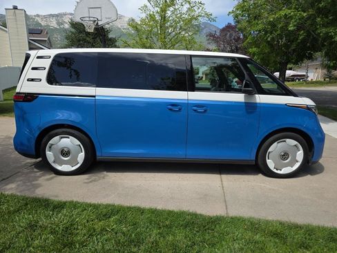 Used 2025 Volkswagen ID. Buzz 1st Edition AWD/4WD image 5