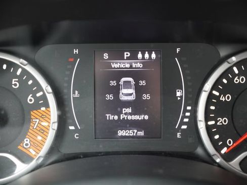 Used 2019 Jeep Renegade Latitude w/ Cold Weather Group AWD/4WD image 7