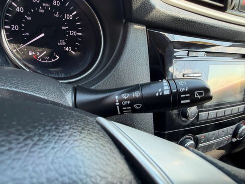 Used 2014 Nissan Rogue S FWD image 17