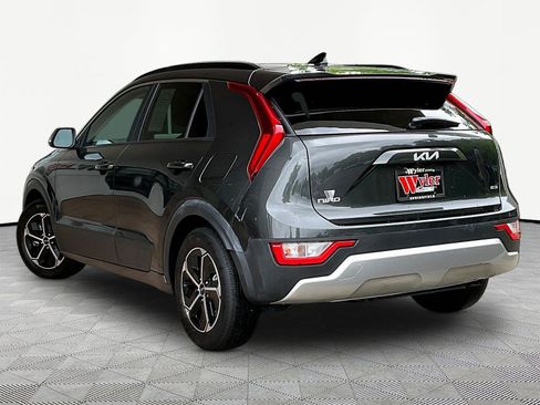 Used 2023 Kia Niro EX FWD image 4