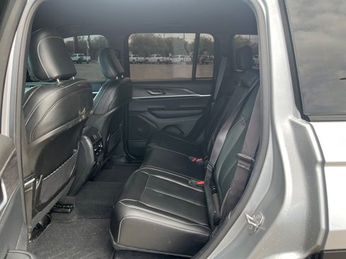 Used 2025 Jeep Grand Cherokee Limited w/ Trailer Tow Package RWD image 17