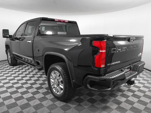 Used 2025 Chevrolet Silverado 2500 High Country w/ High Country Premium Package AWD/4WD image 7