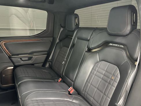 Used 2025 Rivian R1T Premium image 16