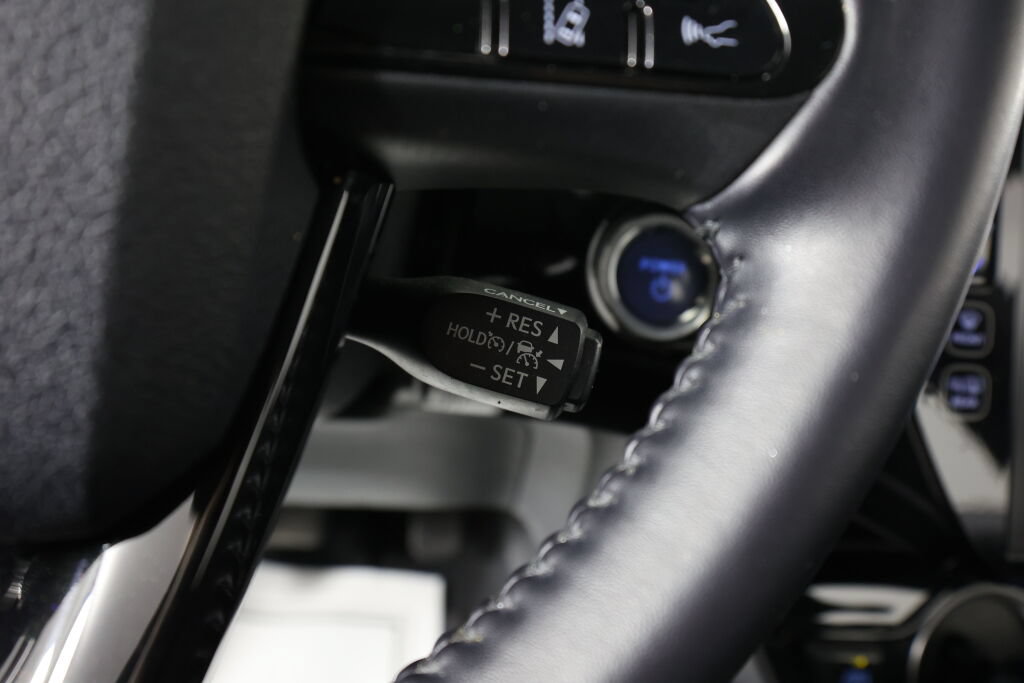 Used 2021 Toyota Prius Prime XLE w/ Carpet Mat Package (TMS) FWD image 34