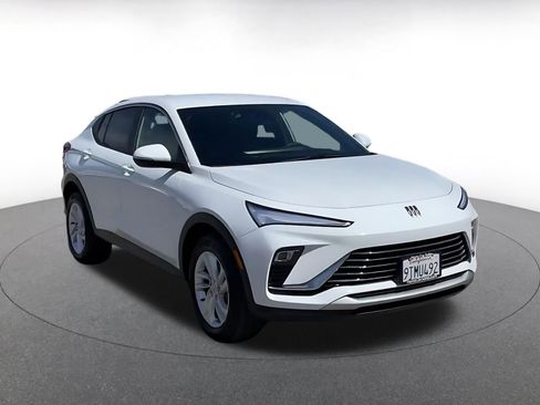 Used 2025 Buick Envista Preferred image 3