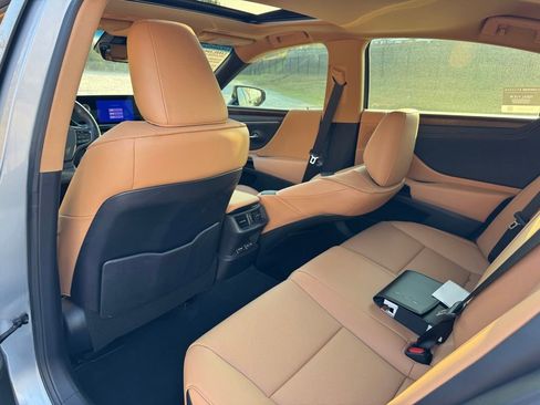 Certified 2024 Lexus ES 350 w/ Premium Package image 26