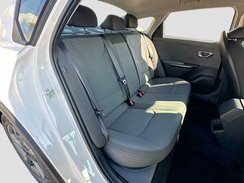 New 2025 Kia K4 LXS image 24