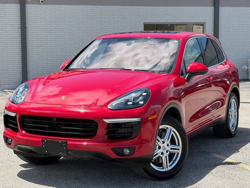 Used 2017 Porsche Cayenne S AWD/4WD image 2