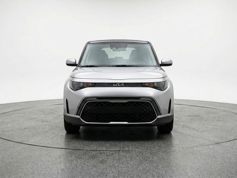 Used 2025 Kia Soul LX w/ LX Technology Package image 2