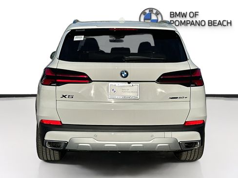 New 2026 BMW X5 xDrive50e w/ Premium Package AWD/4WD image 5