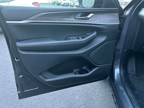 New 2026 Jeep Grand Cherokee Altitude image 11