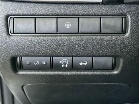 Used 2023 Nissan Rogue SV w/ SV Premium B Package FWD image 17