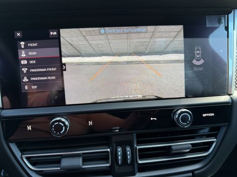 Certified 2025 Porsche Macan GTS image 28