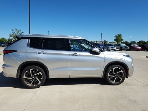 Used 2022 Mitsubishi Outlander SEL FWD image 2