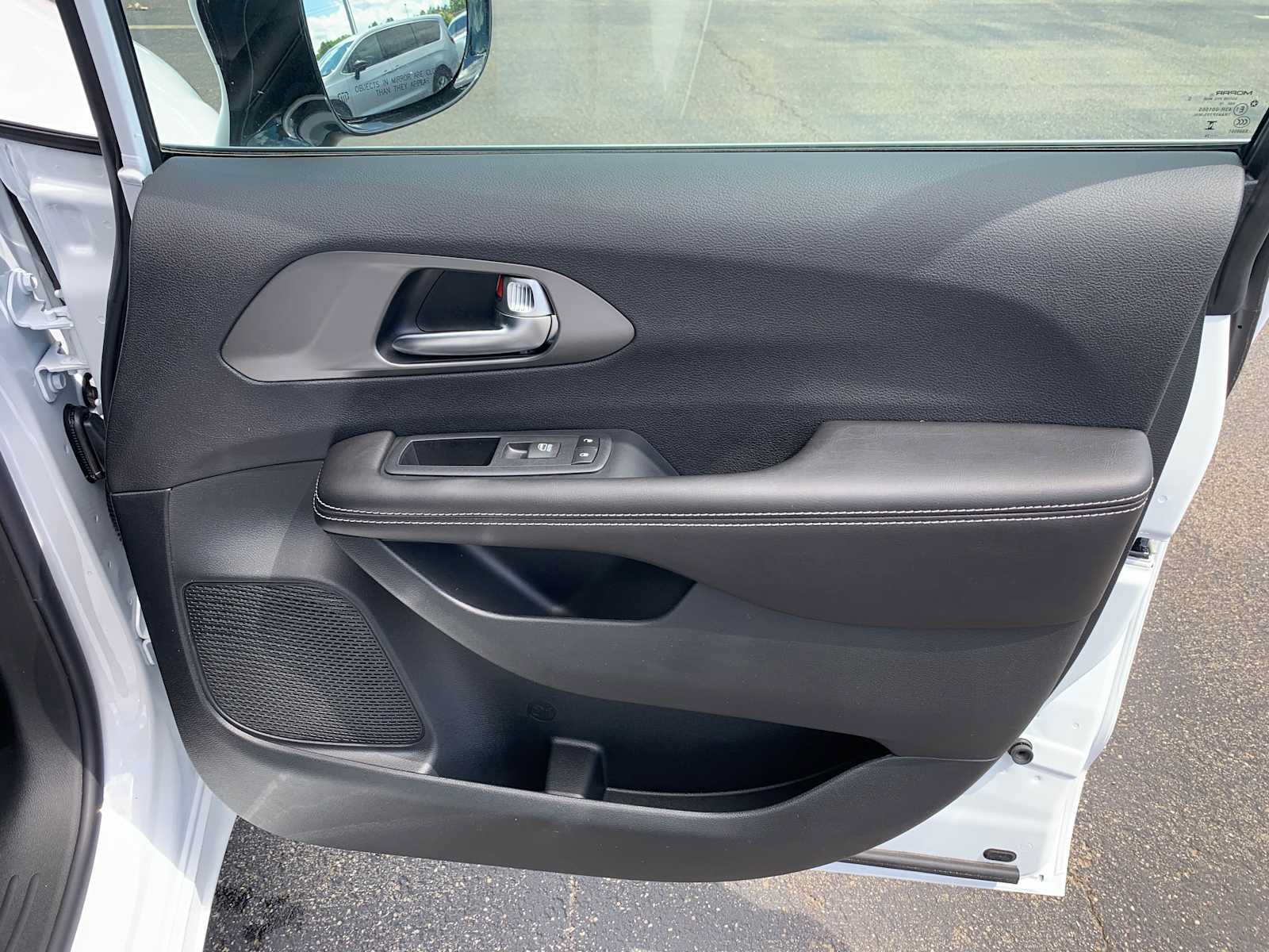 New 2027 Chrysler Pacifica Select FWD image 17
