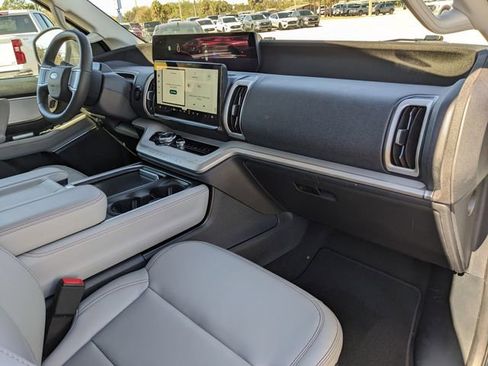 Certified 2025 Ford Expedition Active image 14