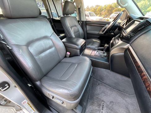 Used 2009 Toyota Land Cruiser image 36