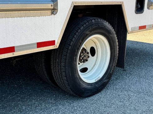 Used 2024 Ford E-350 and Econoline 350 Super Duty w/ Driver's Safety Package RWD image 9