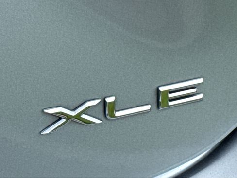 Used 2015 Toyota Avalon XLE image 19