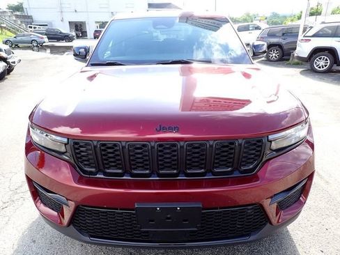 New 2025 Jeep Grand Cherokee Limited w/ Black Appearance Package image 10