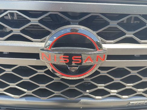 Used 2024 Nissan Titan PRO-4X w/ Pro-4x Convenience Package AWD/4WD image 15