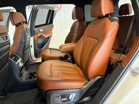 Used 2022 BMW X7 xDrive40i w/ M Sport Package AWD/4WD image 22