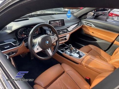 Used 2022 BMW 750i xDrive w/ Executive Package image 36