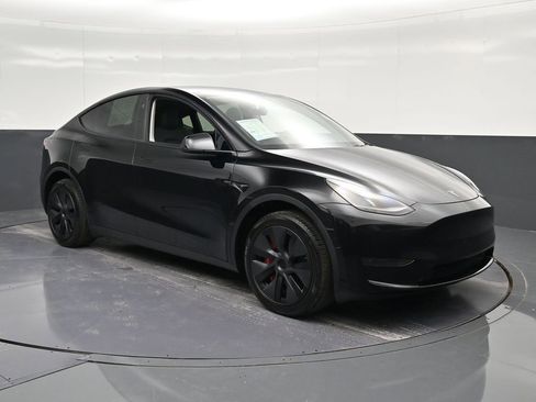 Used 2024 Tesla Model Y Long Range image 5