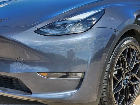 Used 2023 Tesla Model Y Performance AWD/4WD image 10