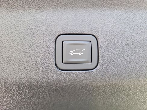Used 2025 Chevrolet Suburban High Country AWD/4WD image 10