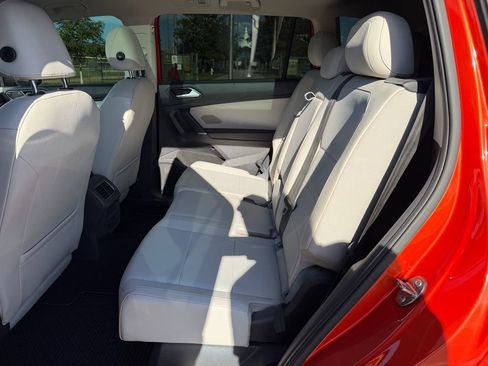 Used 2018 Volkswagen Tiguan SE w/ Panoramic Sunroof Package AWD/4WD image 14