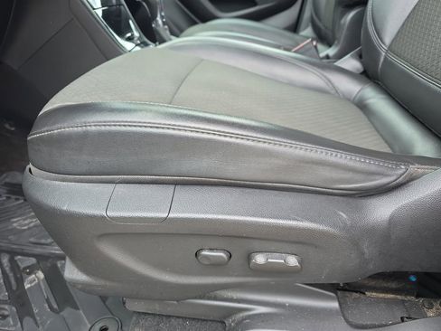 Certified 2021 Buick Encore Preferred AWD/4WD image 30