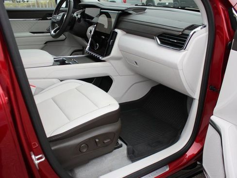 Used 2024 GMC Acadia Denali w/ Super Cruise Package image 5